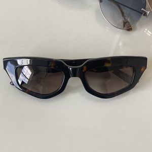 DEZI “ON READ” tort